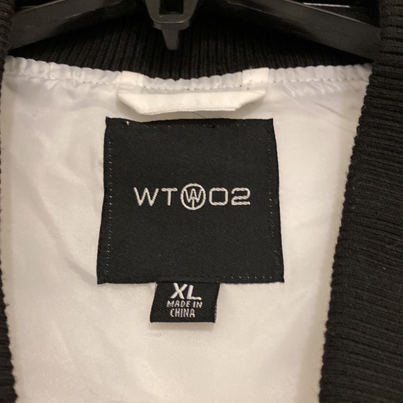 Mens light weight jacket with lining . - Picture 2 of 7